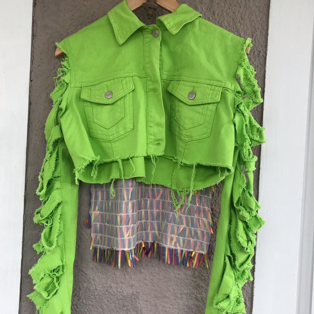Holographic fringe jacket